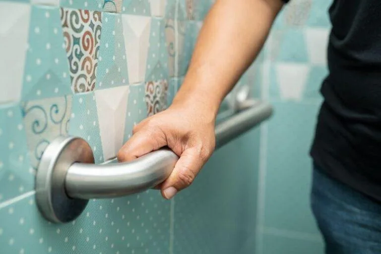 Commercial restroom grab bars