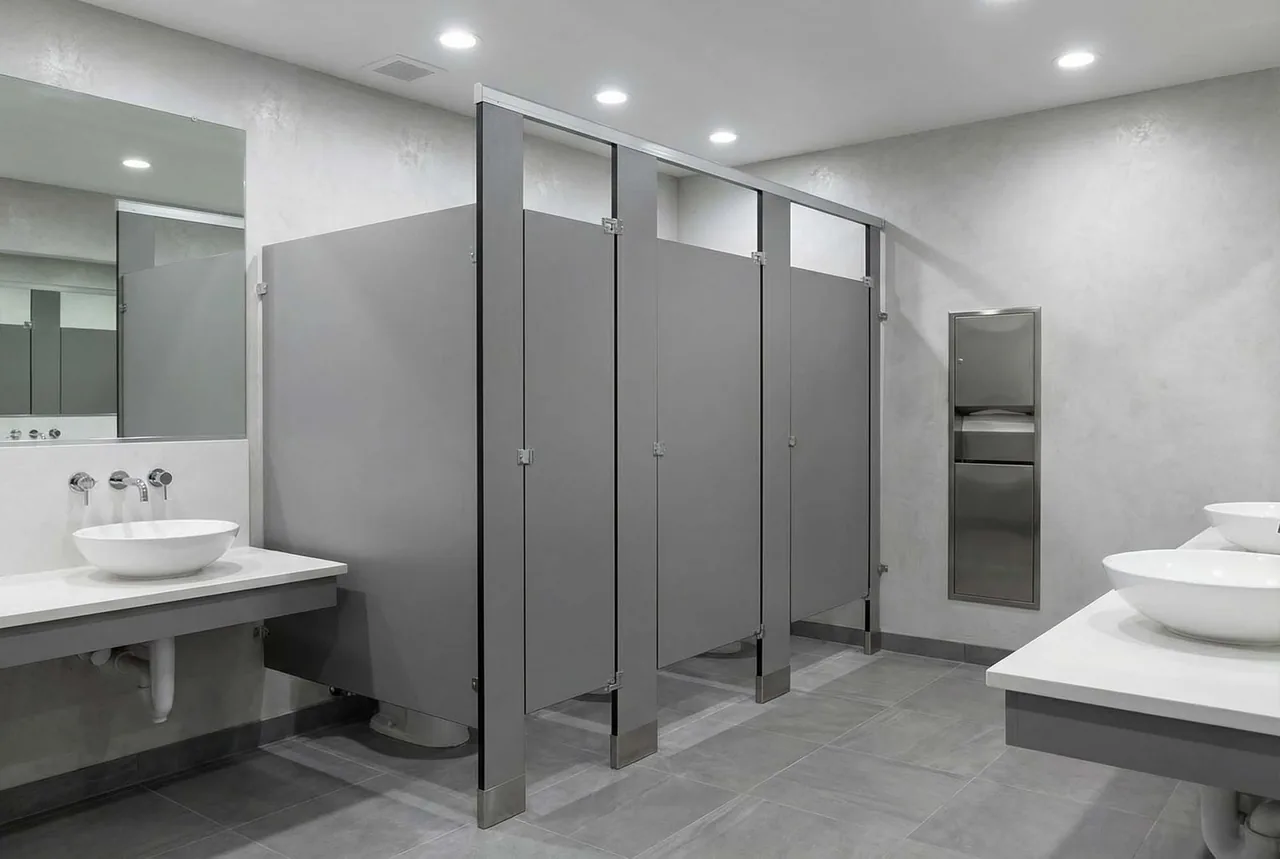 Phenolic commercial bathroom partitions